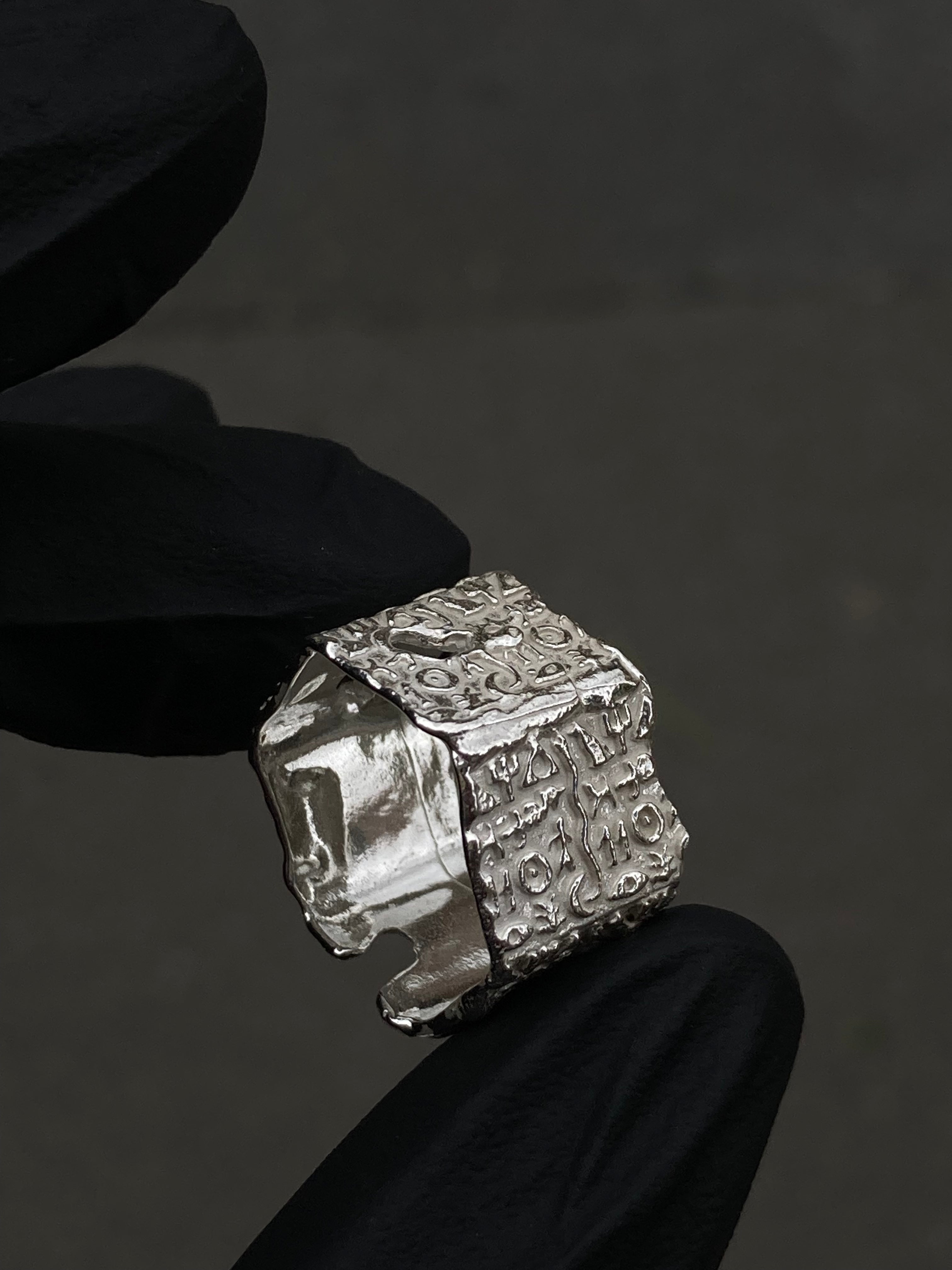 Jan Glyphs ring široký stříbro 925/1000 sklad