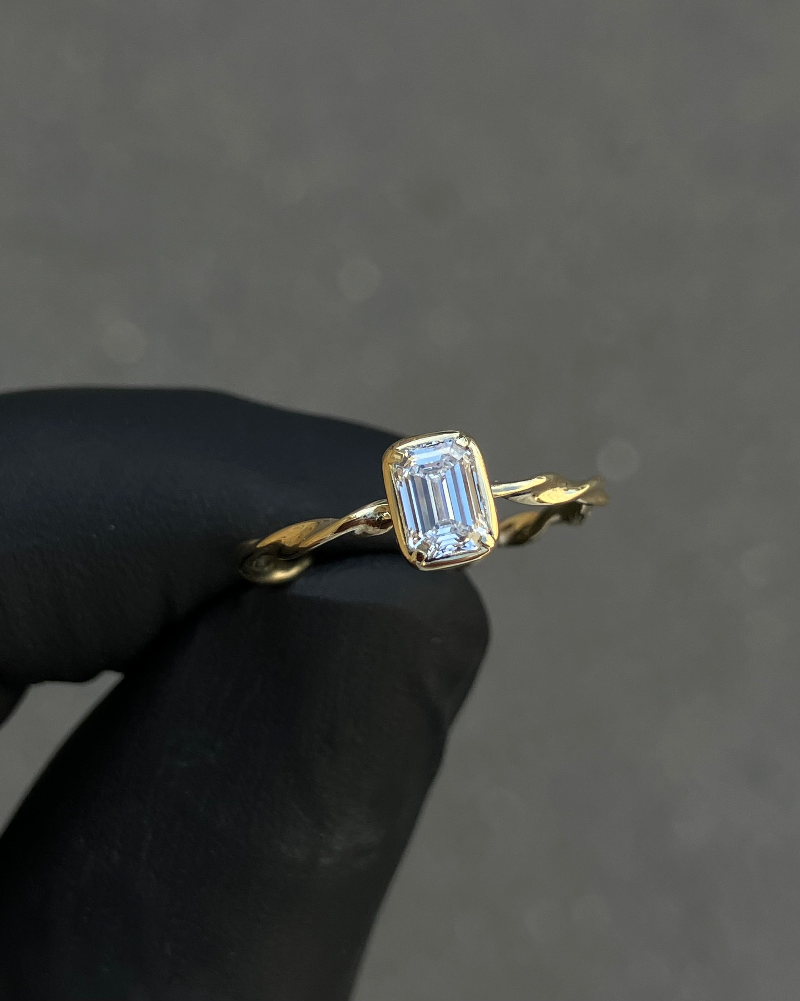 #129 Zásnubní prsten Gumička au585 s labgrown diamantem