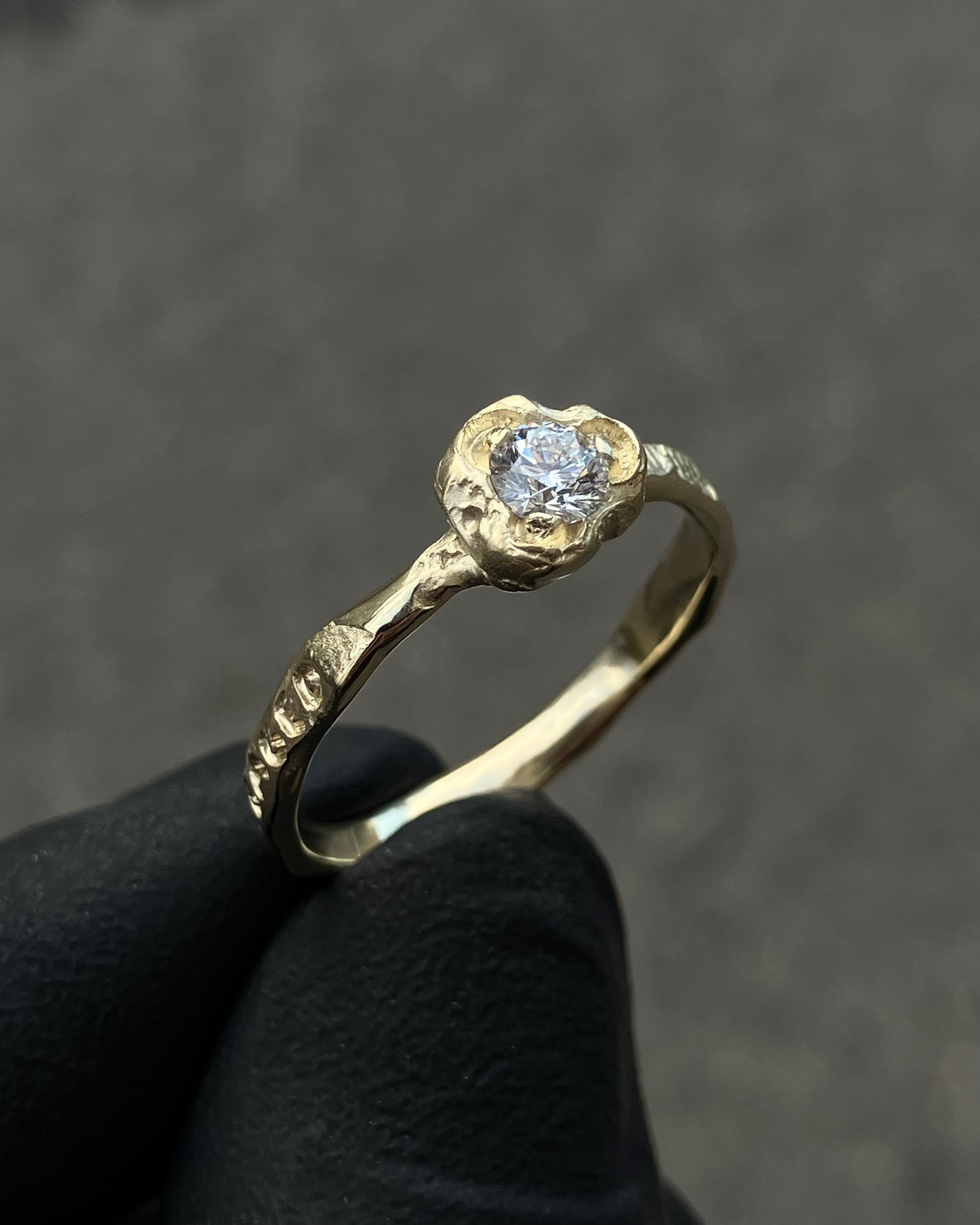#113 Zásnubní prsten Engaged větší au585 s labgrown diamantem