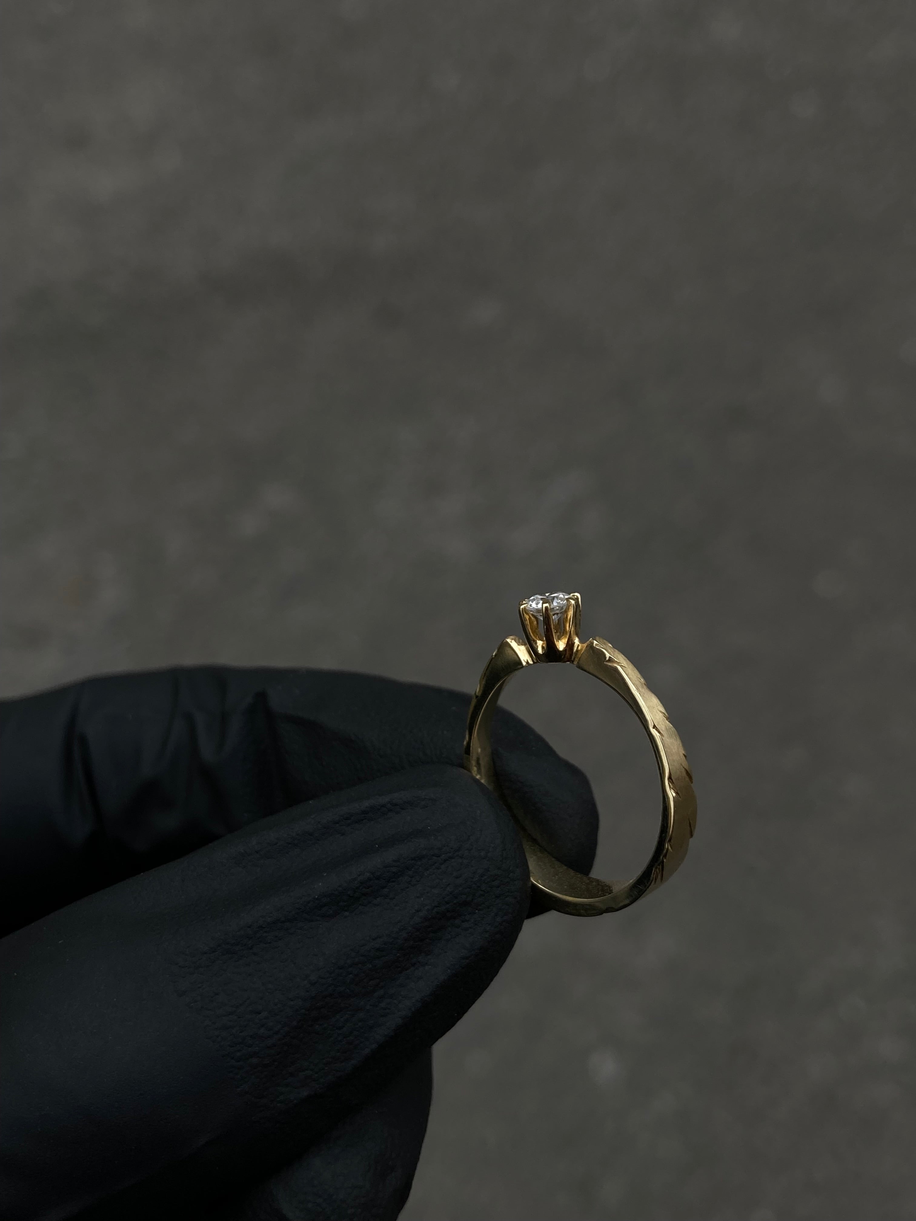 Soča zásnubní prsten hladká verze žluté zlato (585/1000) s diamantem 3,7 mm SI1G