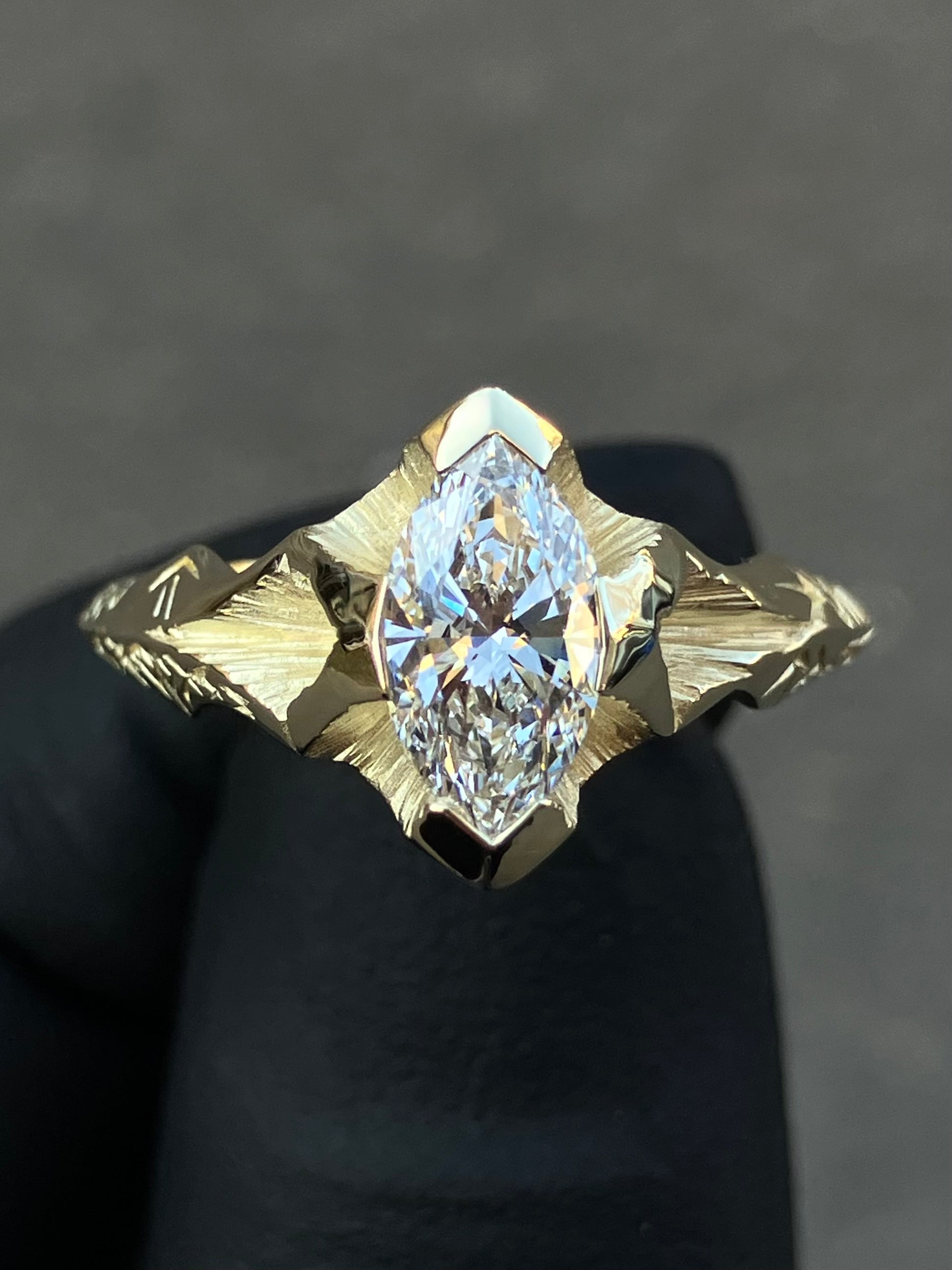 #122 prsten No Comment au585