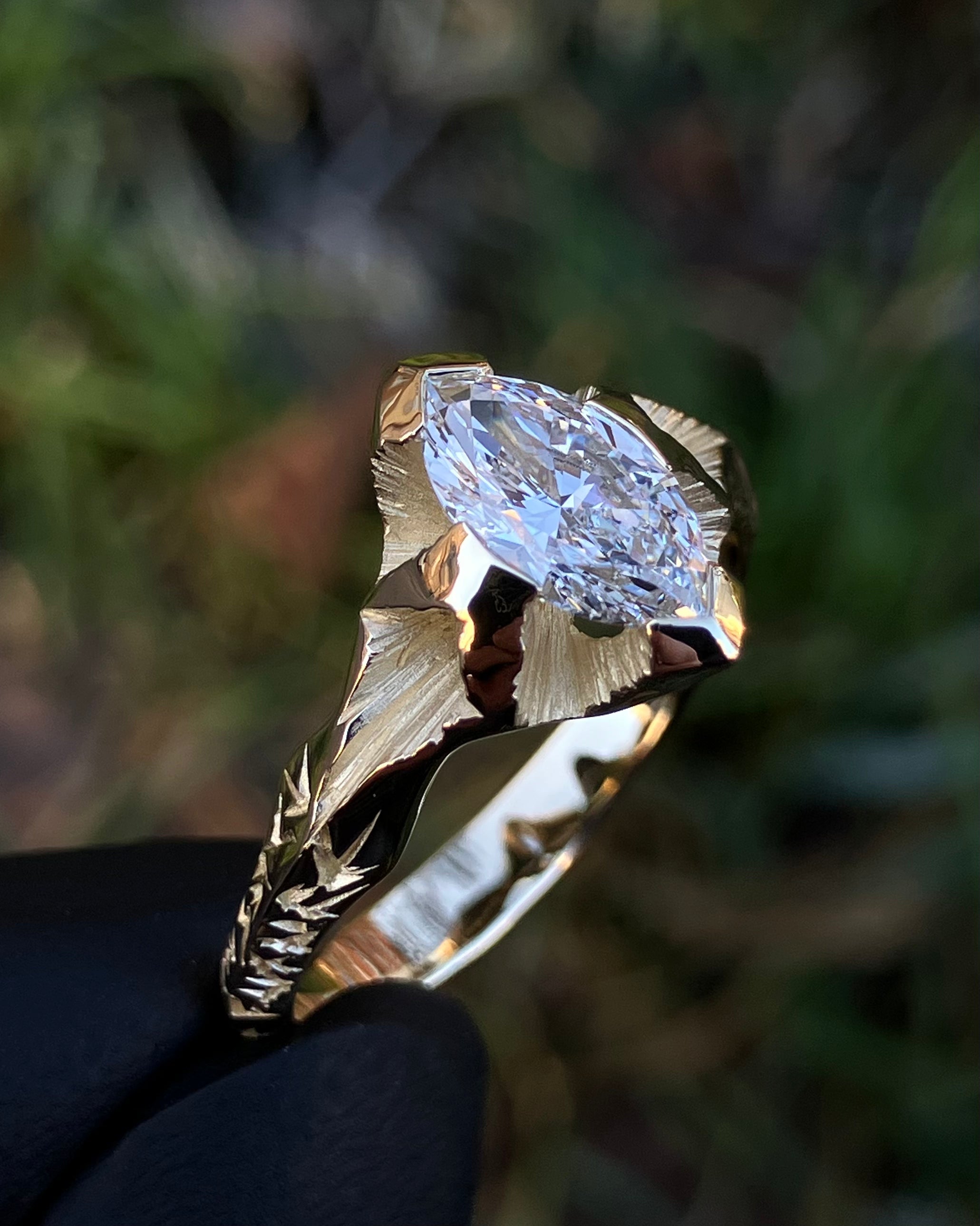 #122 prsten No Comment au585